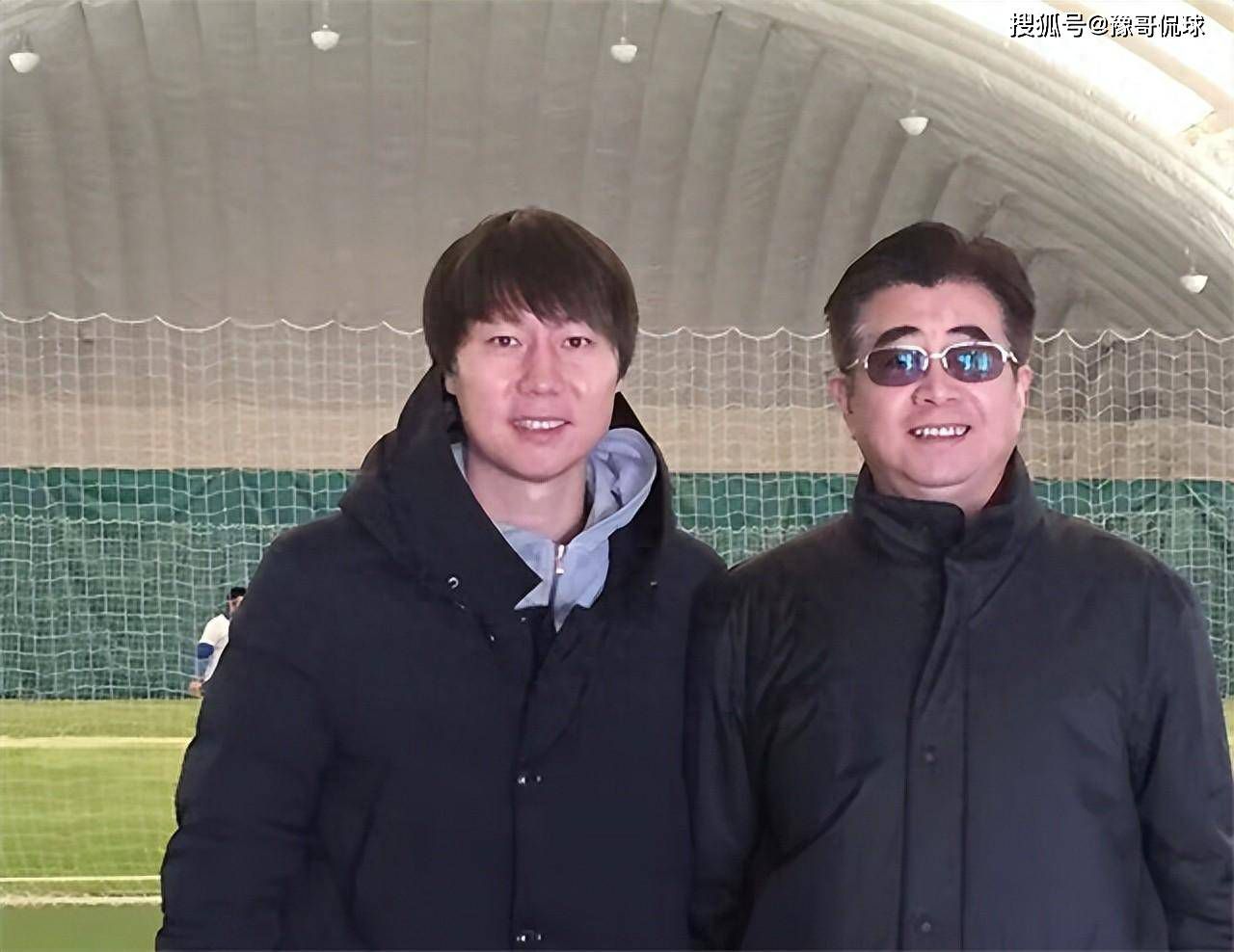 罗马诺在社交媒体上写道：“恩德里克将在今晚启程飞往马德里，他正在等待在2024年7月加盟。